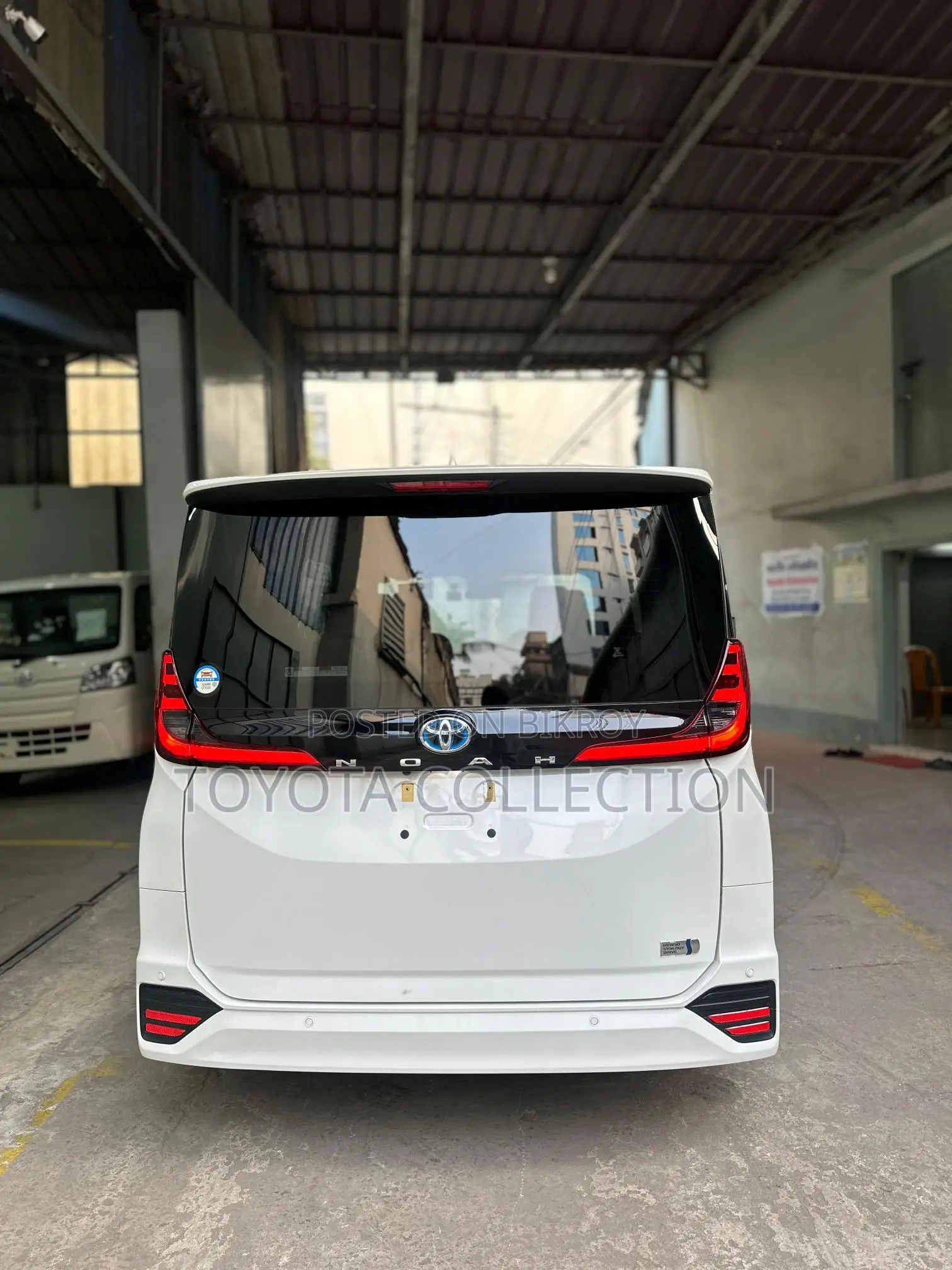 Toyota Noah SZ 360 CEILING TV 2022