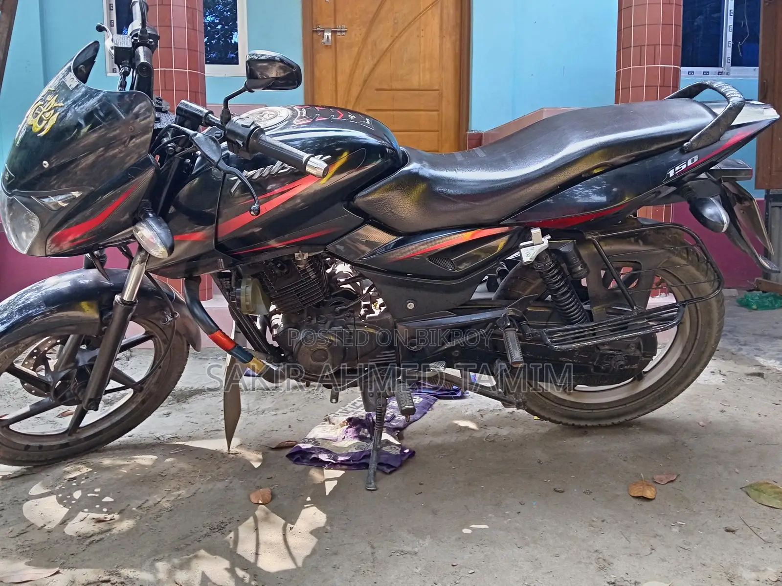 Bajaj Pulsar 150 . 2013