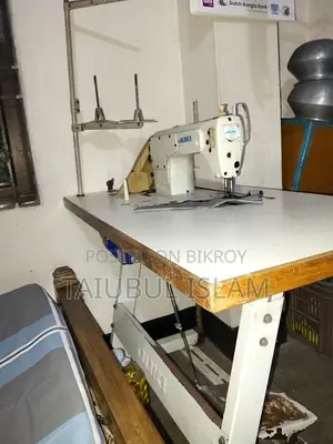 স্বল্প ব্যবহার করা সেলাই মেশিন।