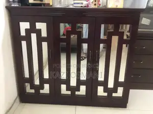 Wooden Three-Part Showcase