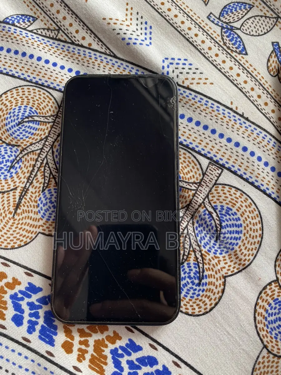 Apple iPhone 13 (Used)