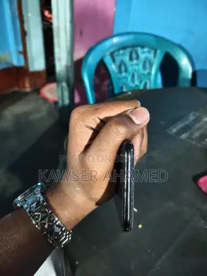 Apple iPhone XS . (Used)