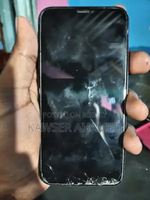 Apple iPhone XS . (Used)