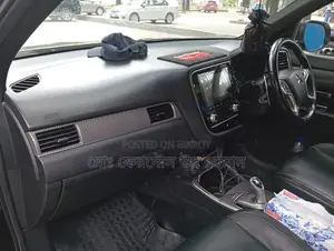 Mitsubishi Outlandar . 2019