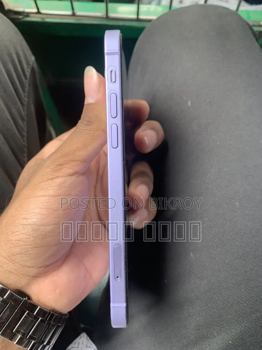 Apple iPhone 12 (Used)