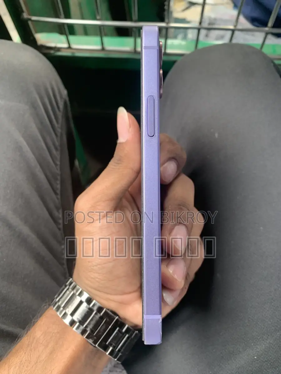 Apple iPhone 12 (Used)