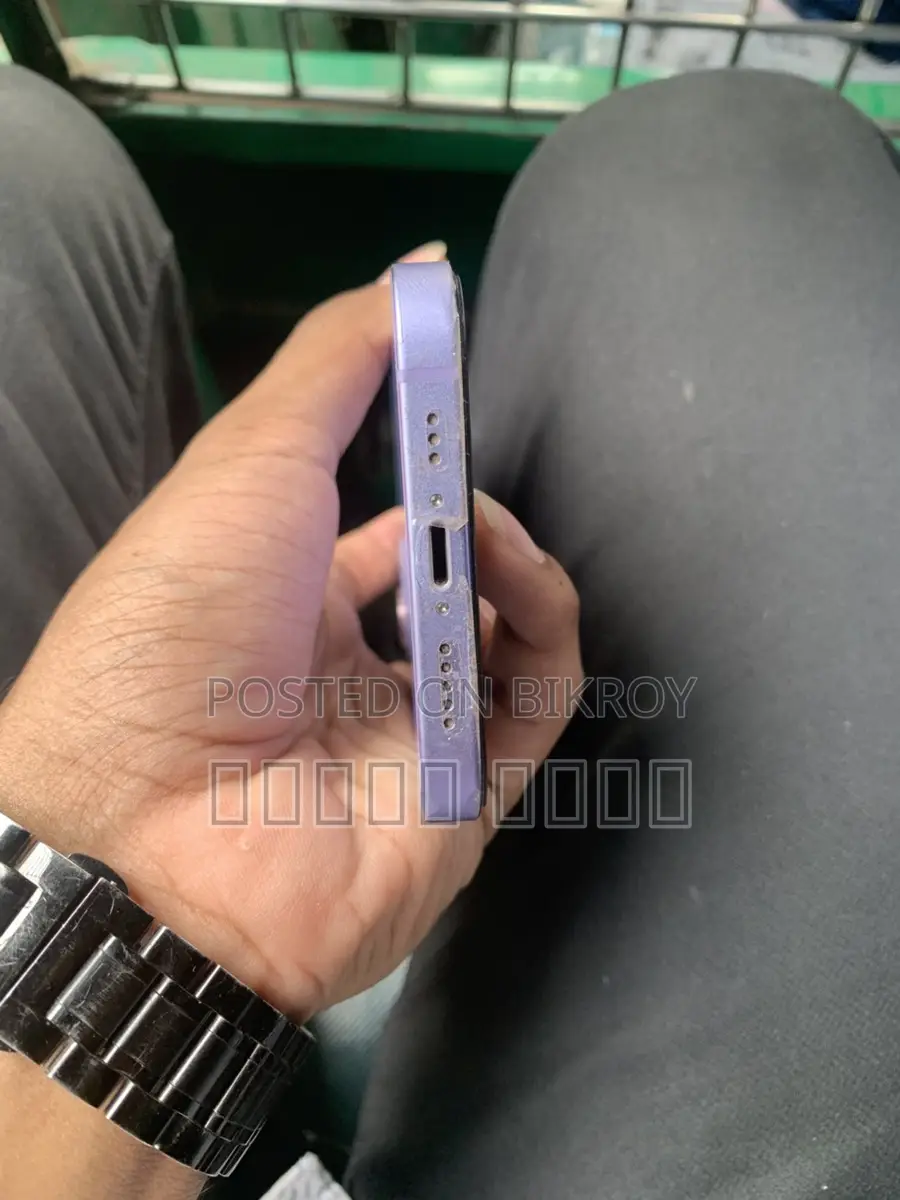 Apple iPhone 12 (Used)