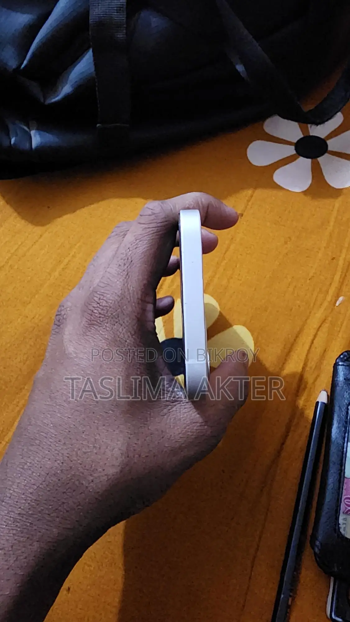 Apple iPhone 12 (Used)