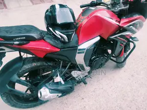 Yamaha Fazer FI V2 . 2017
