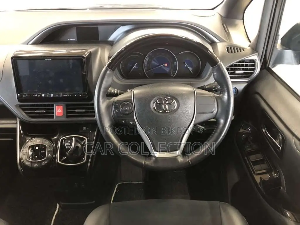 Toyota Esquire Gi premium hybrid 2021