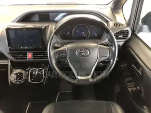 Toyota Esquire Gi premium hybrid 2021