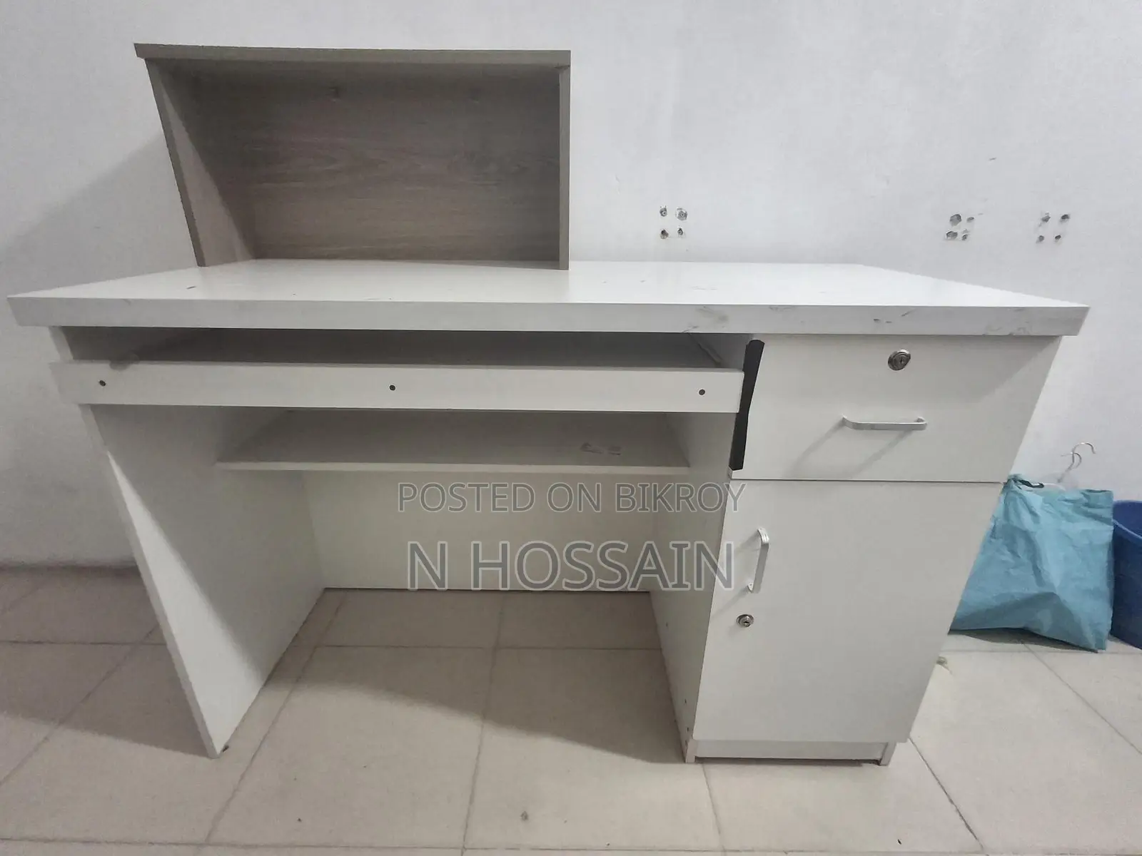 অফিসের রিসিপশন টেবিল / দোকানের কাউন্টার