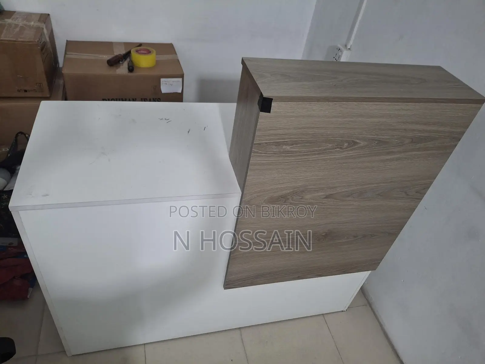অফিসের রিসিপশন টেবিল / দোকানের কাউন্টার