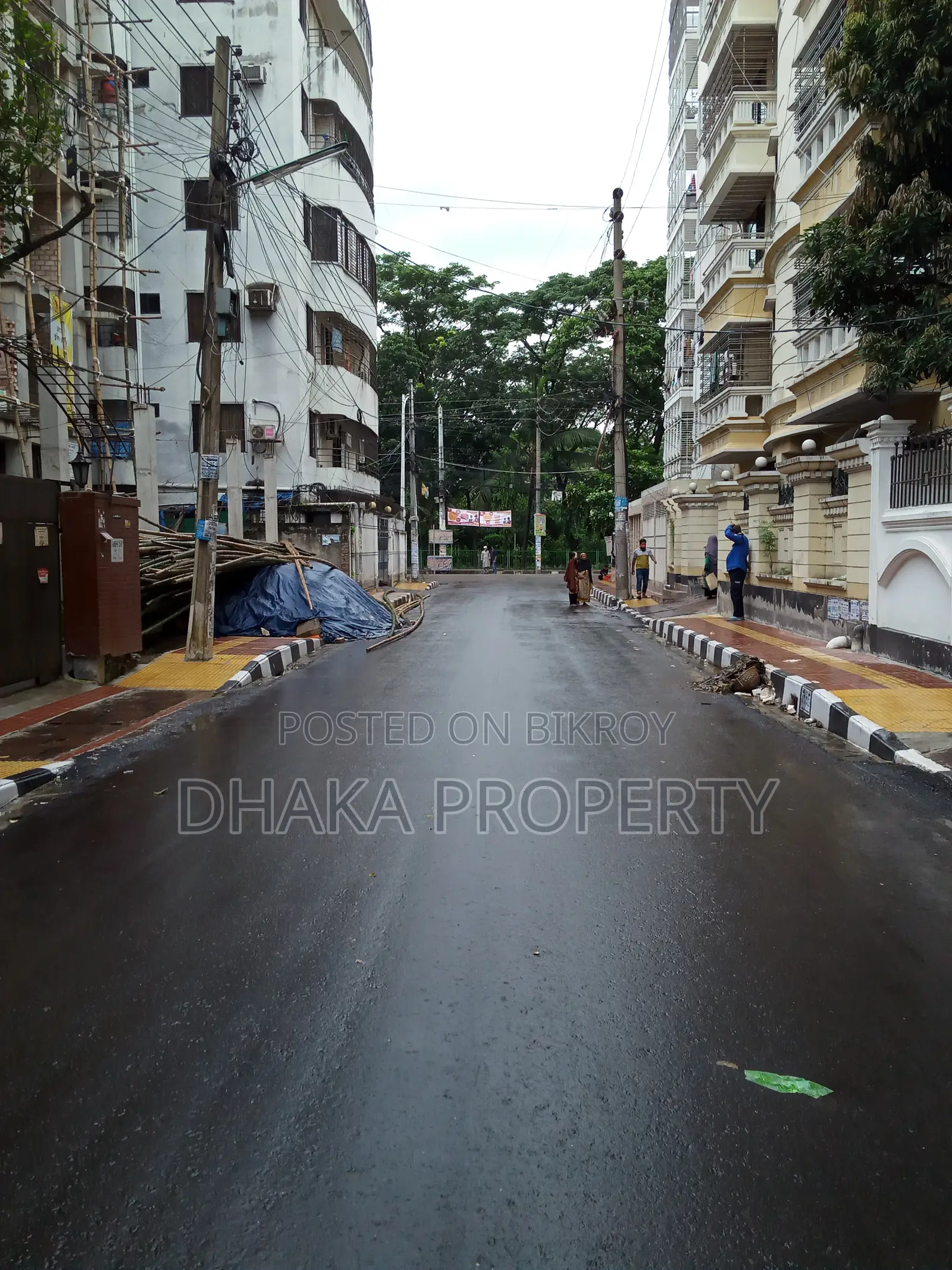 30ft Rd 3 Katha Park South At Sector- 11