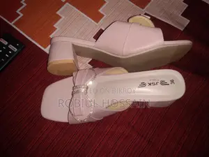 জুতো বিক্রির জন্য