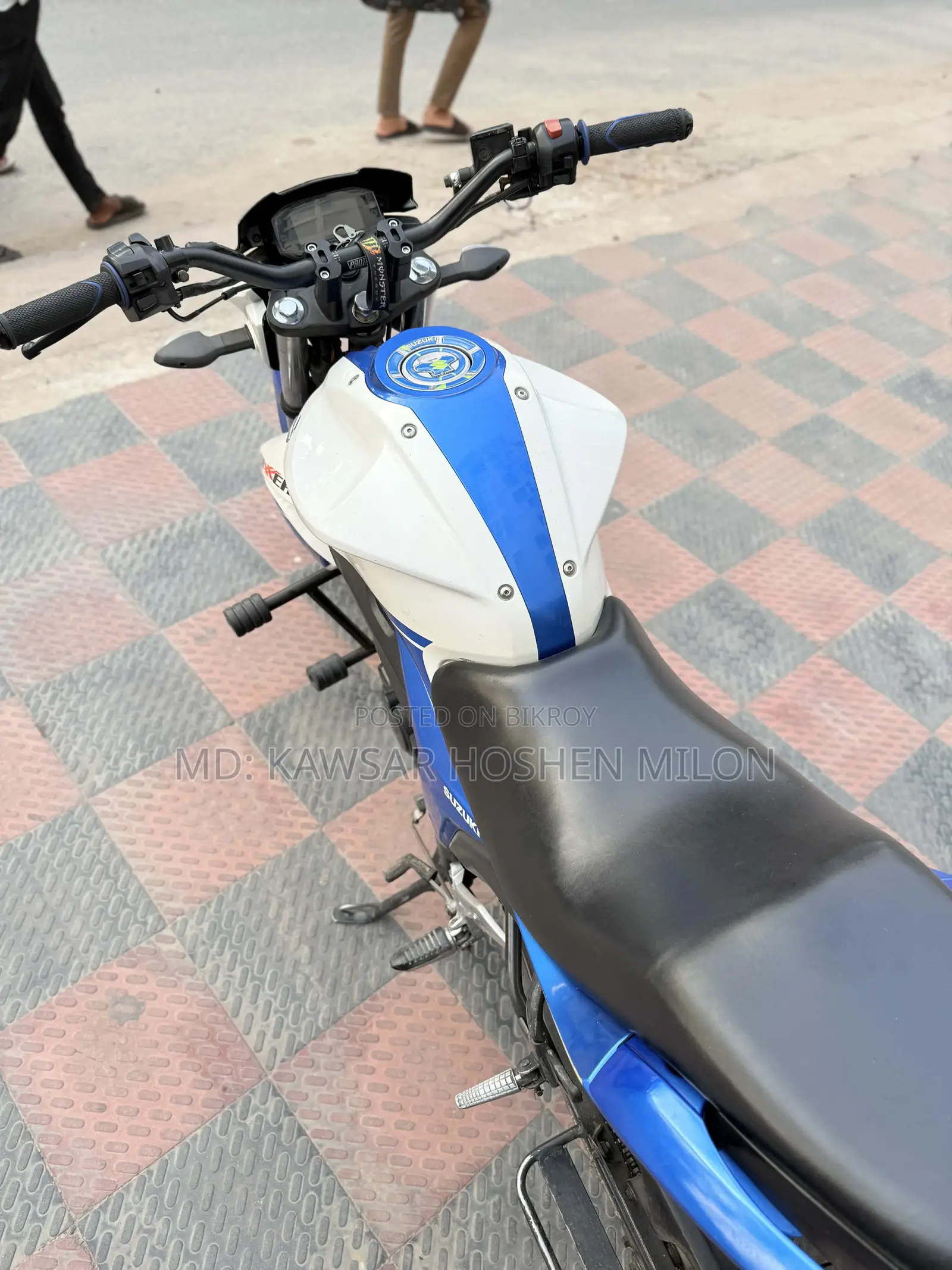 Suzuki Gixxer . 2016