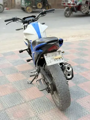 Suzuki Gixxer . 2016