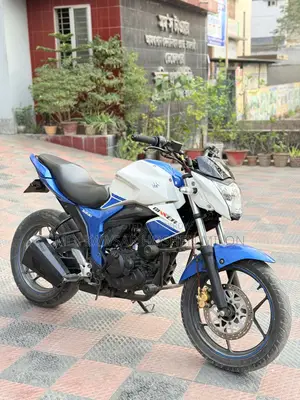 Suzuki Gixxer . 2016
