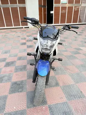 Suzuki Gixxer . 2016