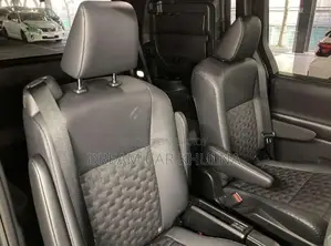 Toyota Voxy SZ Leg rest Hyb 2023