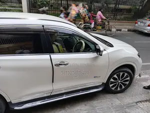 Nissan X-Trail . 2015