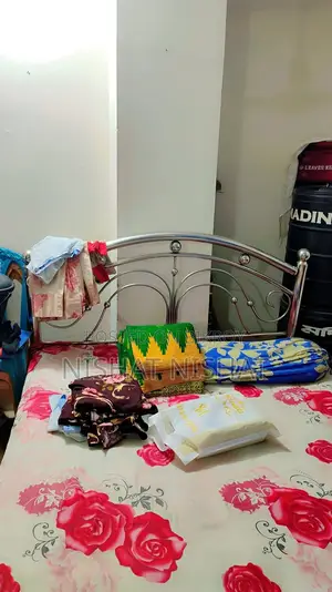 একটি স্টিলের খাট বিক্রি করা হবে