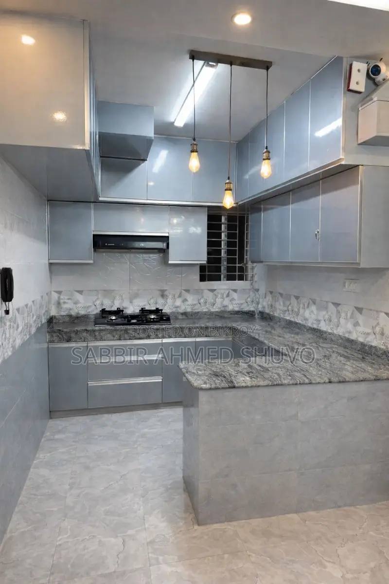 Luxury Furnished Flat 1470 sqft (with Parking)