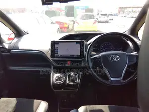 Toyota Esquire GI Premium 2020