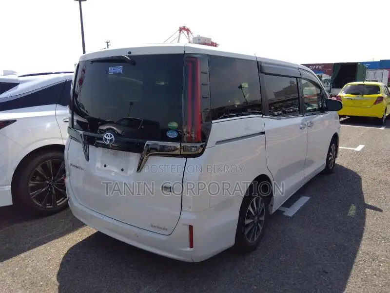 Toyota Esquire GI Premium 2020