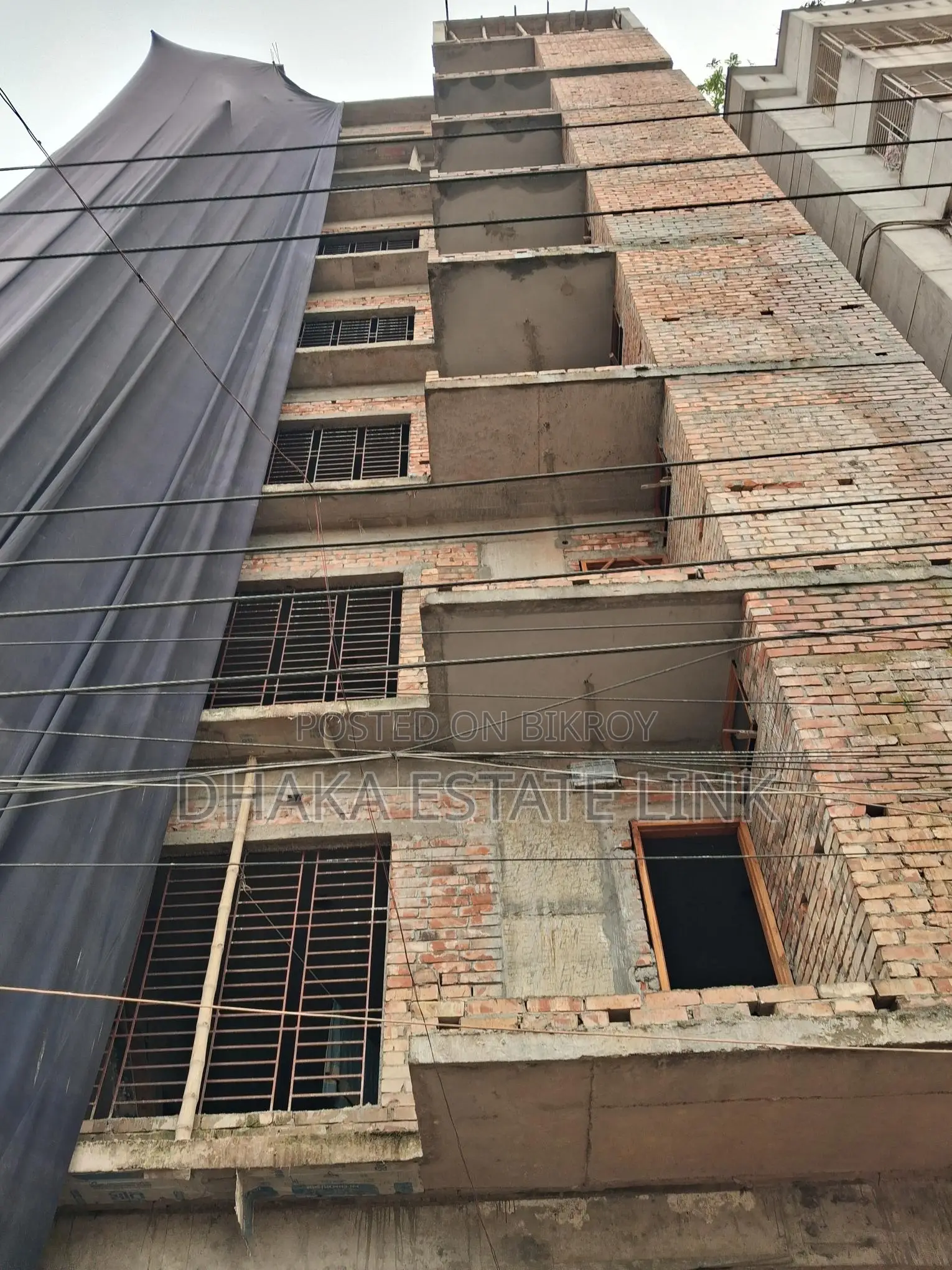 4bdrm Apartment in Banasree for Sale