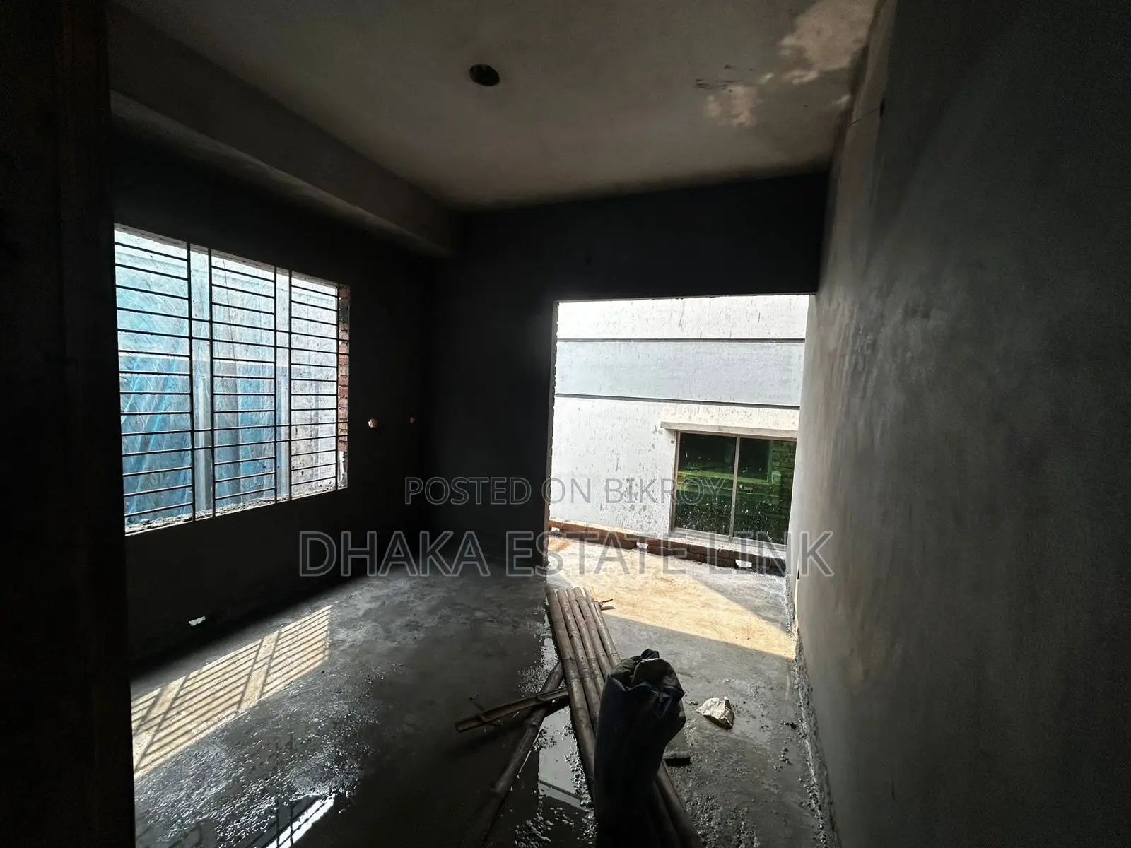 4bdrm Apartment in Banasree for Sale