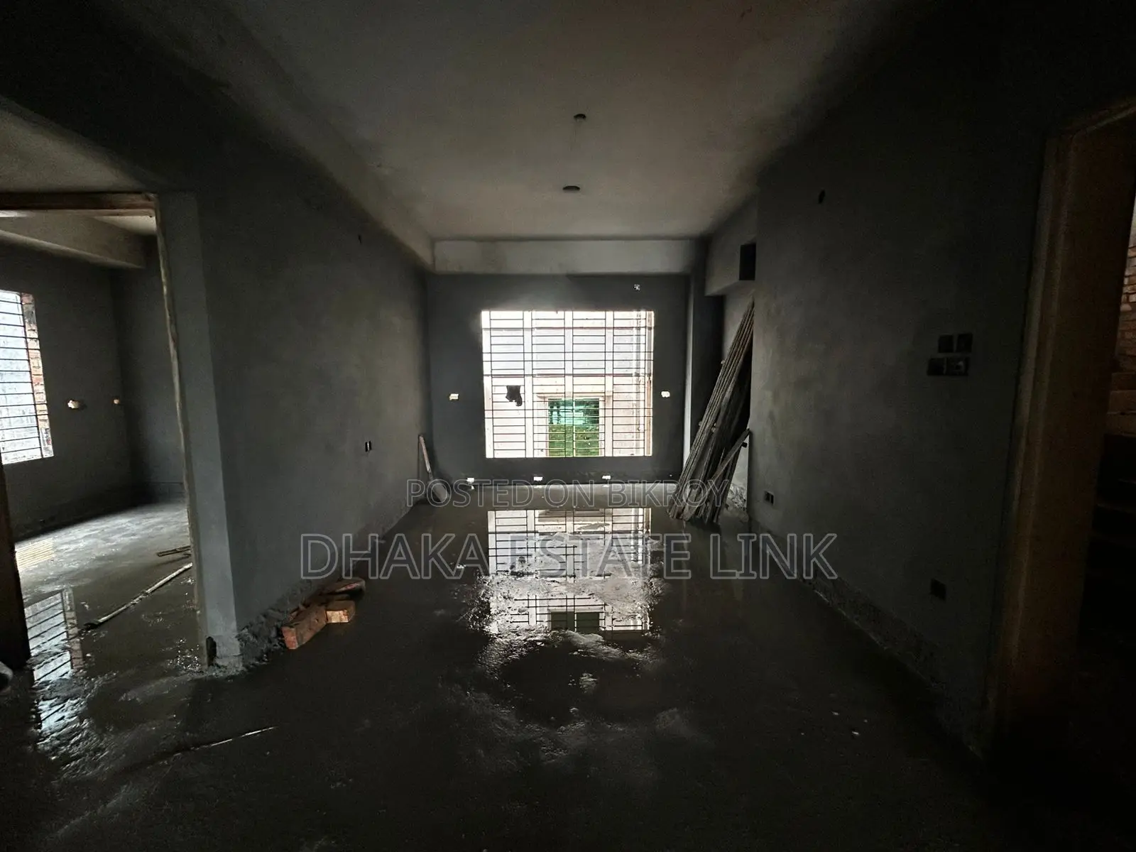 4bdrm Apartment in Banasree for Sale