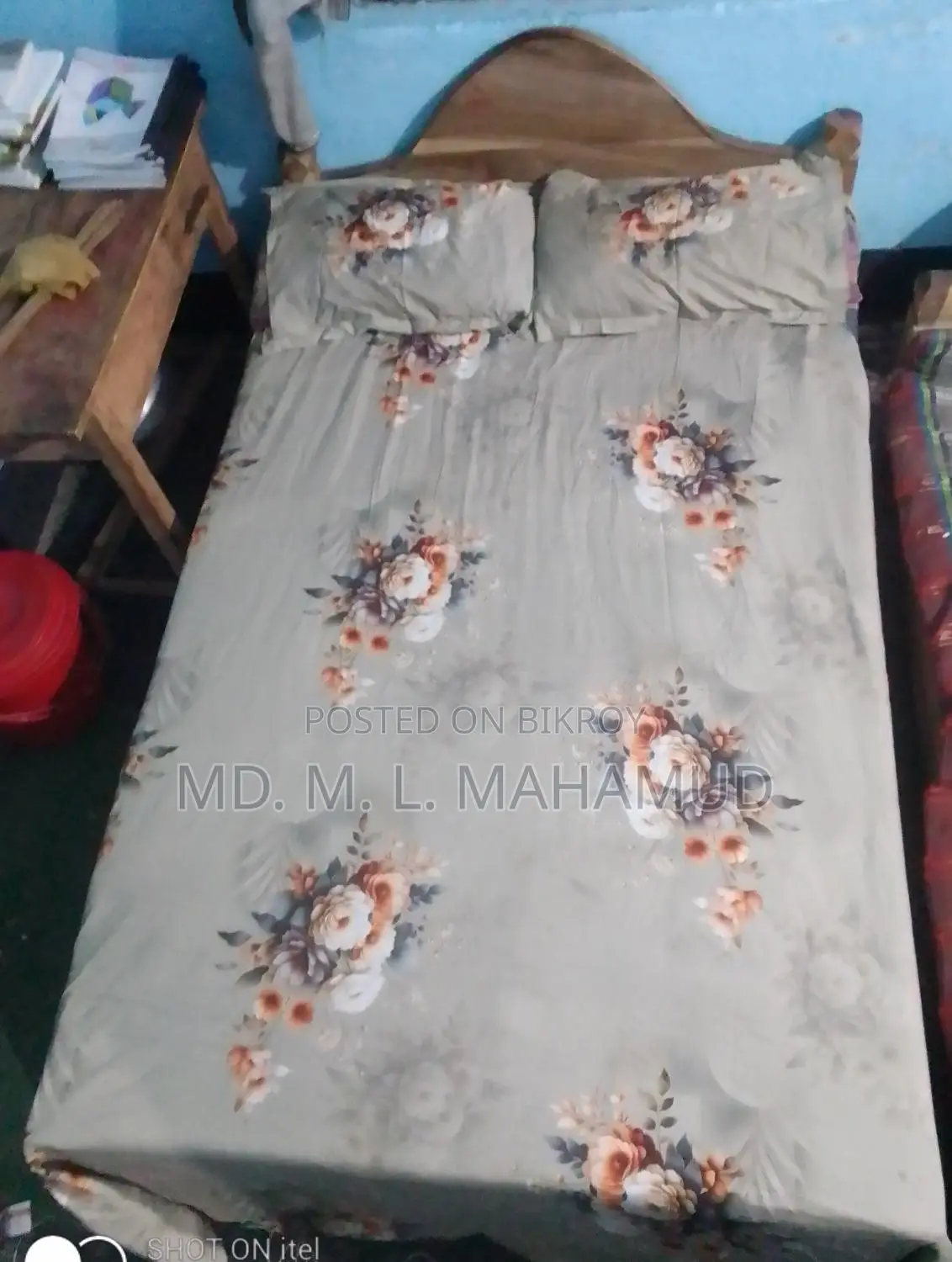 4ft/6ft Wooden Bed, Completely Good, Almost Brand New