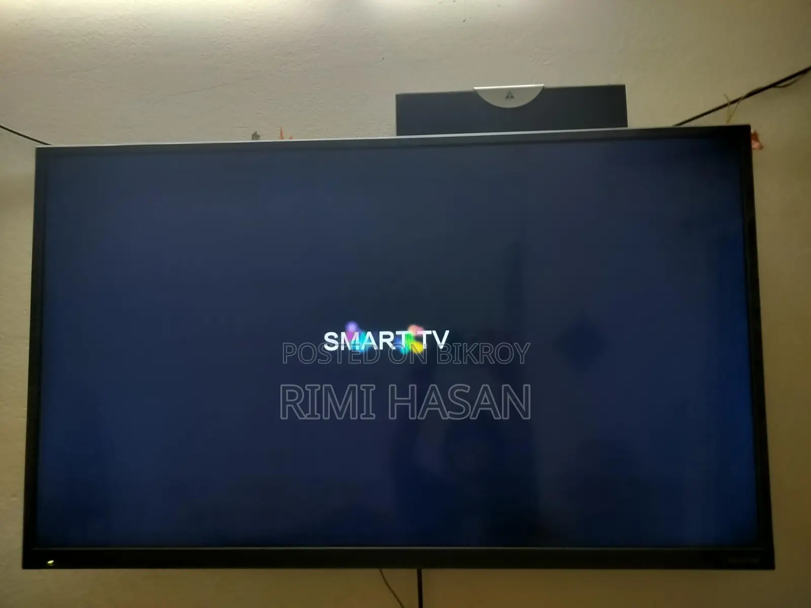 Selling a 43" Walton Smart TV