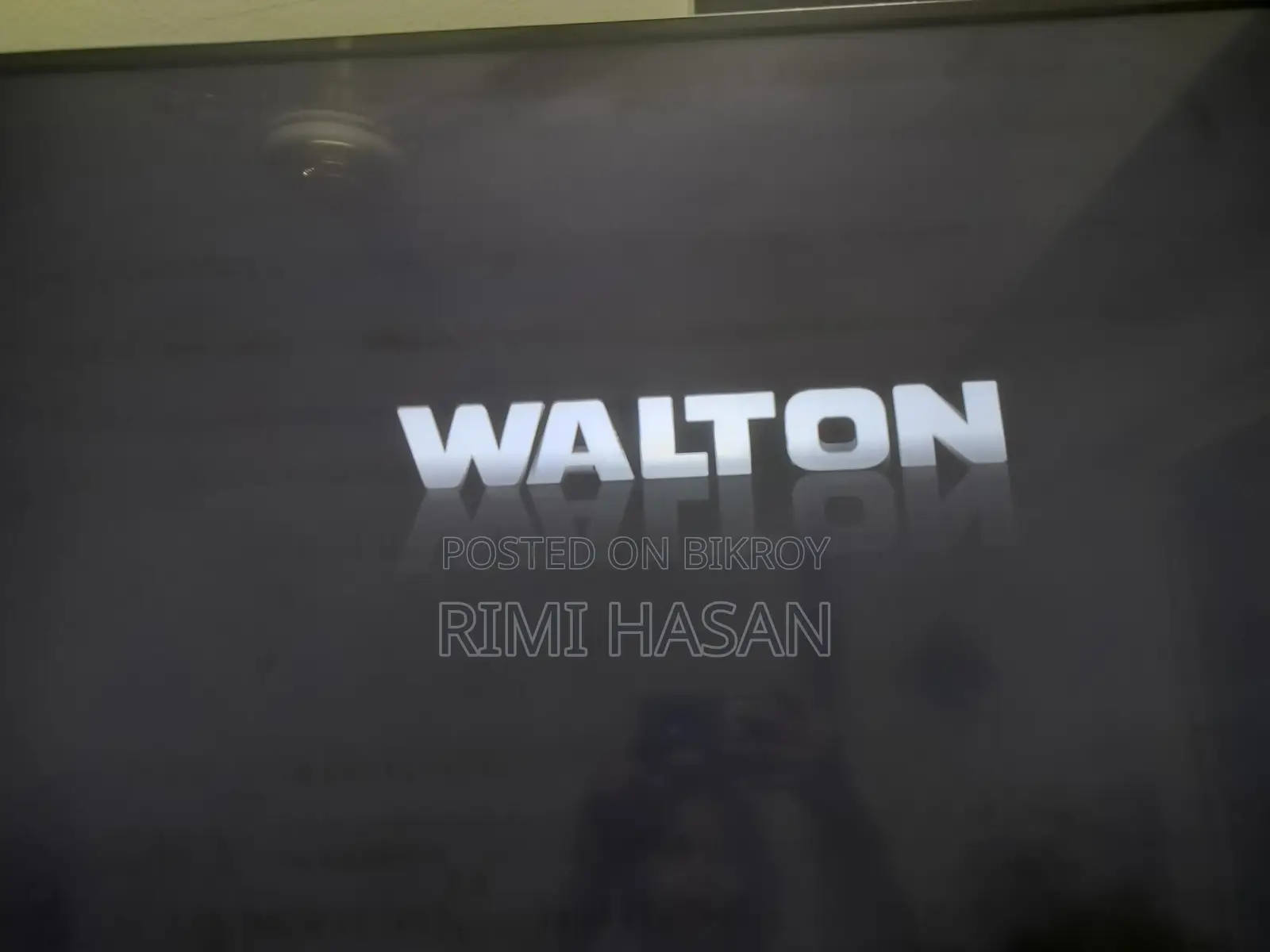 Selling a 43" Walton Smart TV