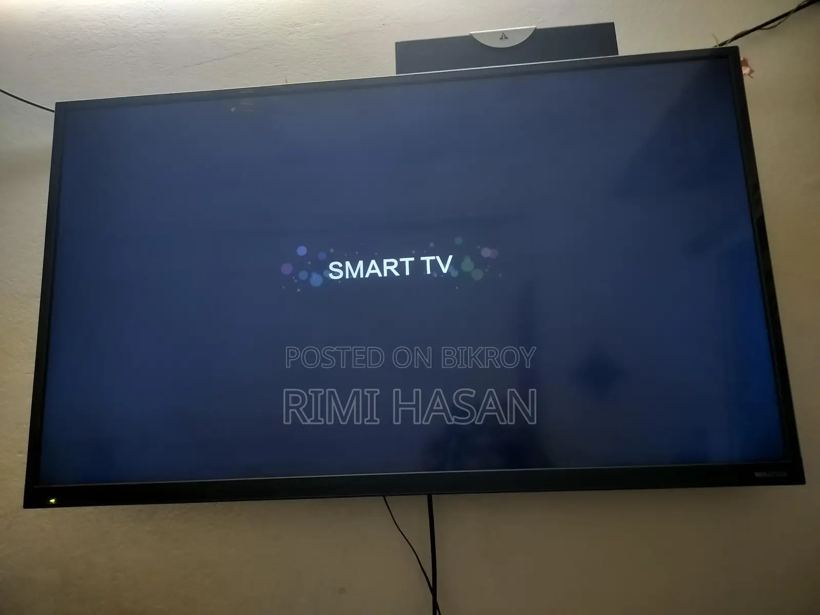 Selling a 43" Walton Smart TV
