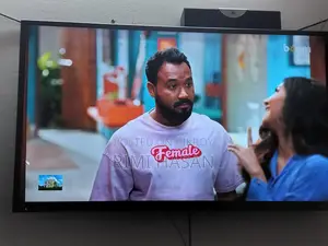 Selling a 43" Walton Smart TV