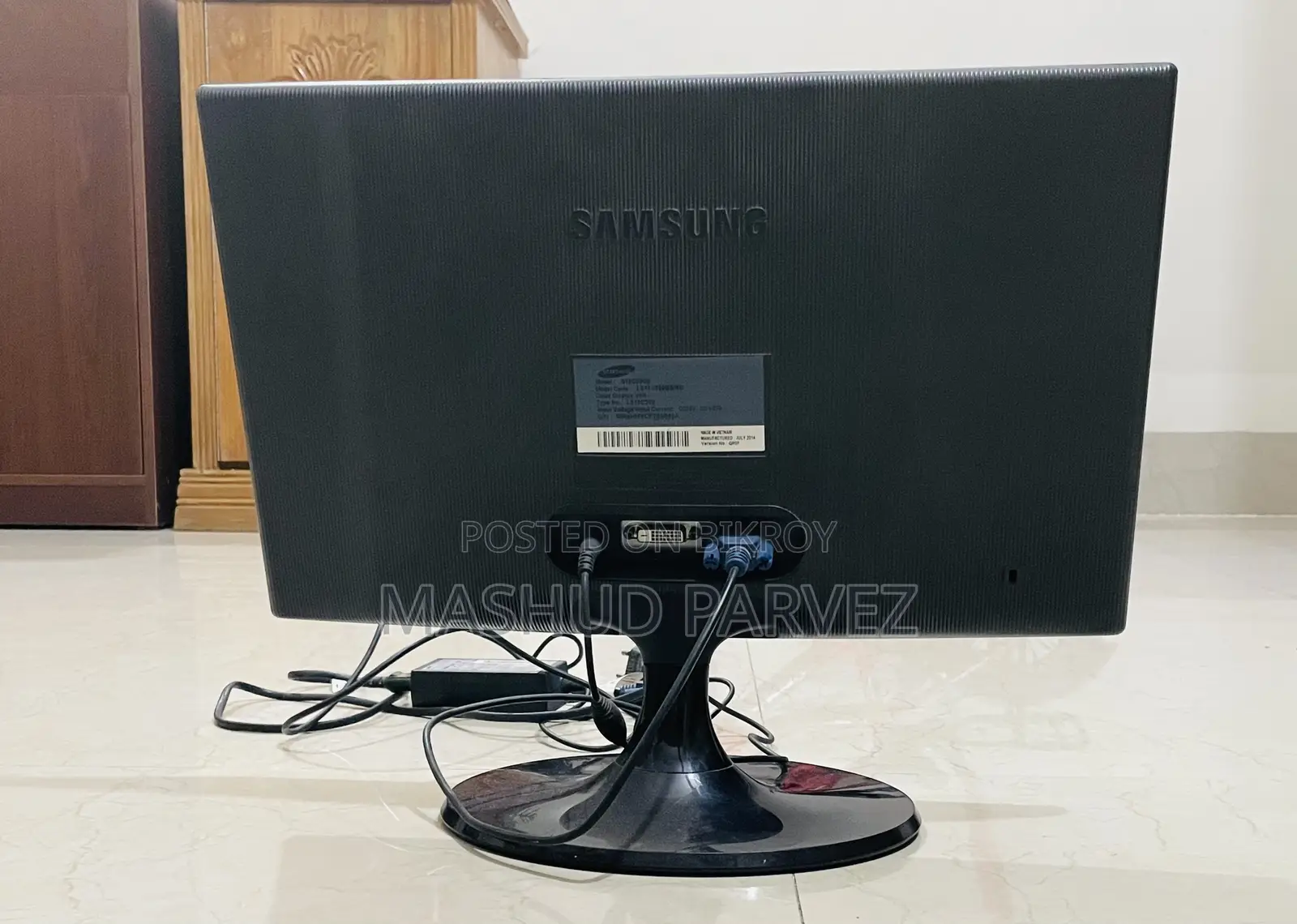 Samsung S19C300 এলইডি মনিটর ভালো অবস্থায়।