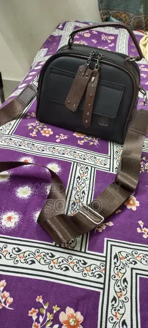 চায়না ম্যাটারিয়ালস এ তৈরি