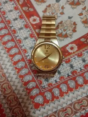 আরব আমিরাত থেকে আনা ঘড়ি