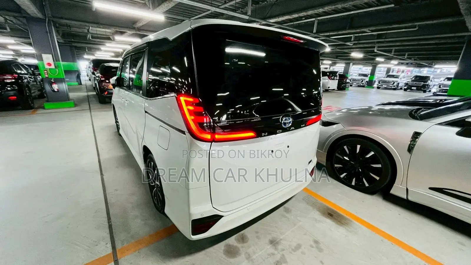 Toyota Noah S-Z Leg Rest HUD 2022