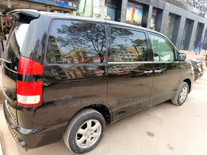 Toyota Noah x 2003