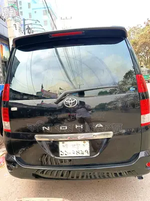 Toyota Noah x 2003