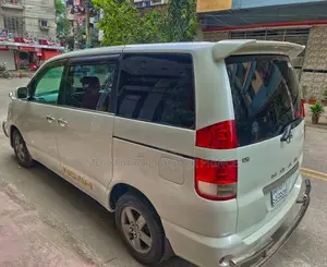 Toyota Noah 2004 Pearl