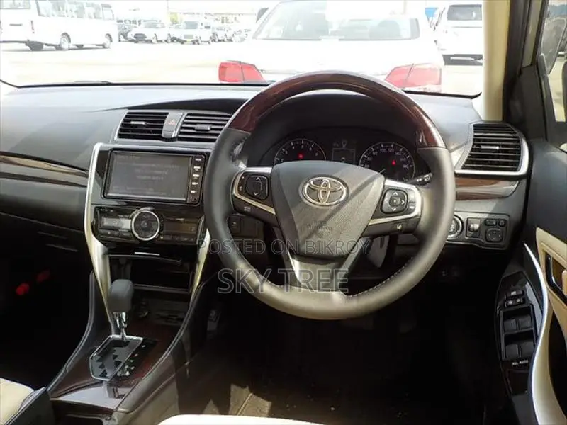 Toyota Premio F-L Pack.. 2020