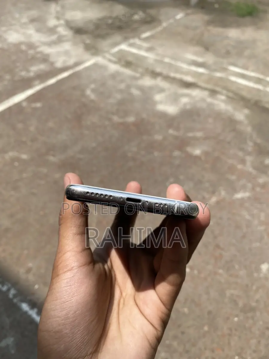 Apple iPhone XS (Used)