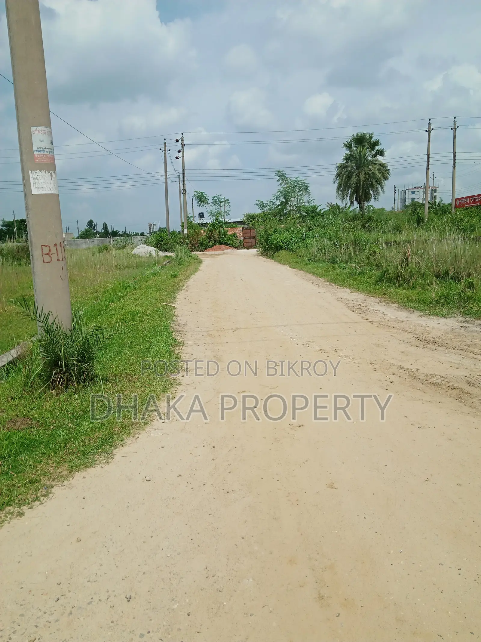সেক্টর-২৩ এ ৩ কাঠার এক্সক্লুসিভ ইস্ট ফেস প্লট