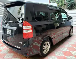 টয়োটা নোয়াহ এস এসআই গ্রেড পুশ ২০১৩