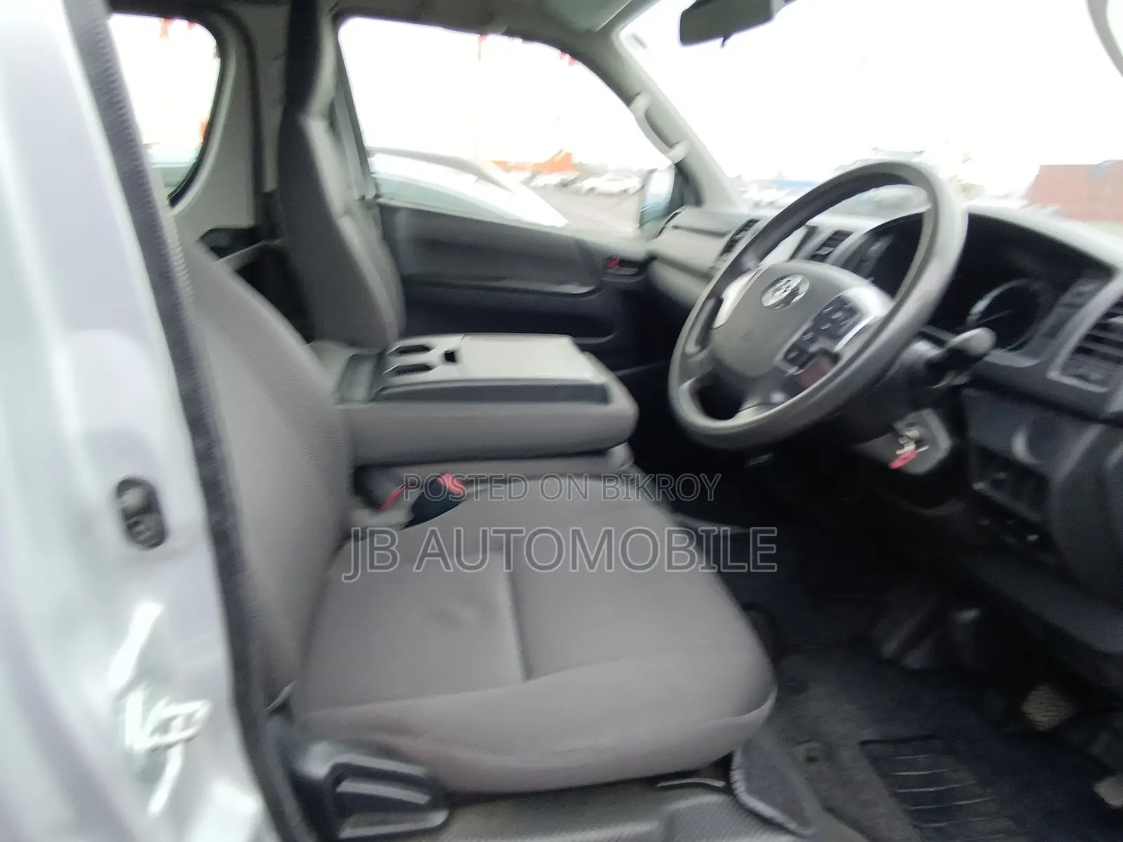 Toyota Hiace DX DHAKA READY 2021