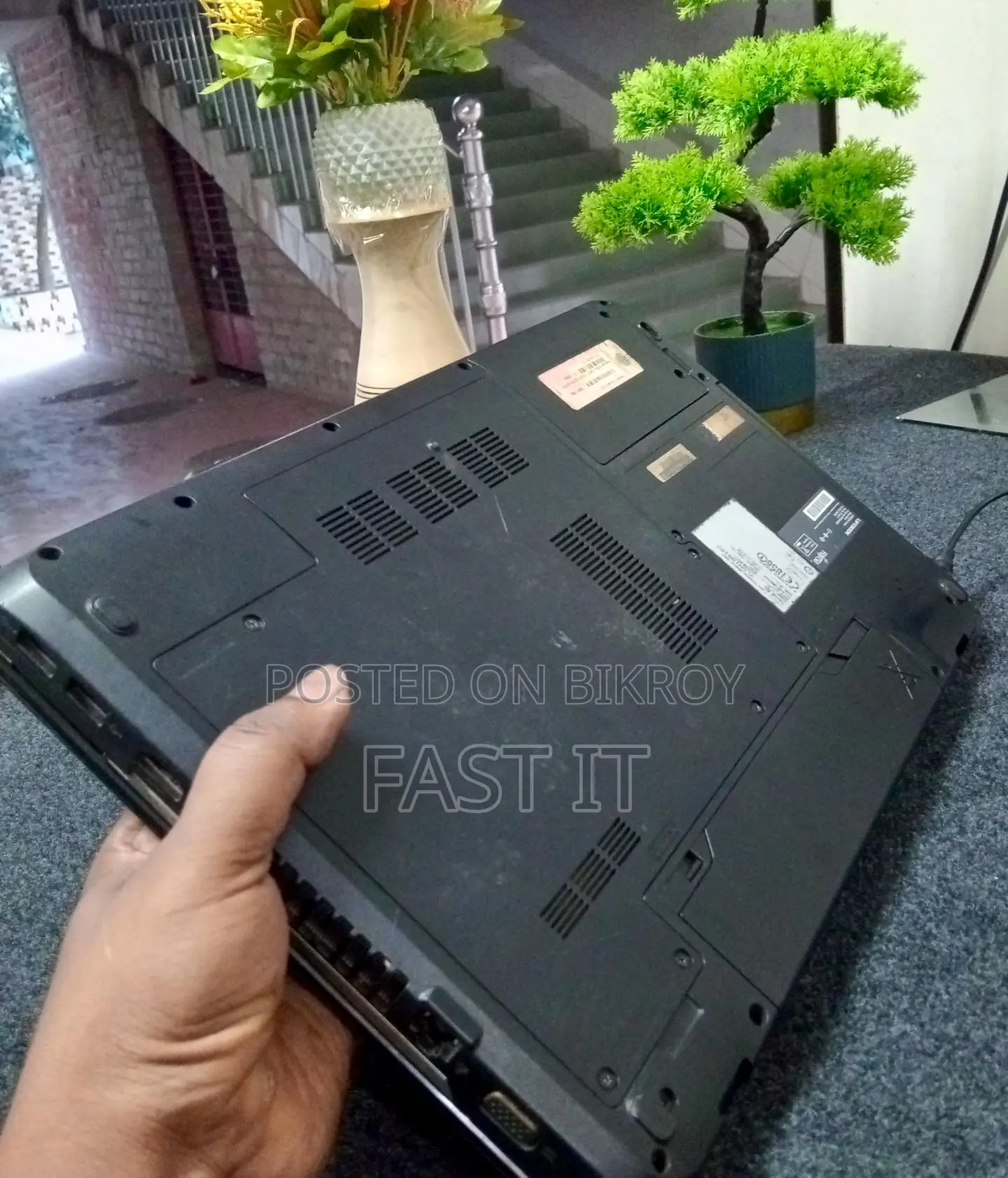 4/120 Fujitsu Laptop Sale Post